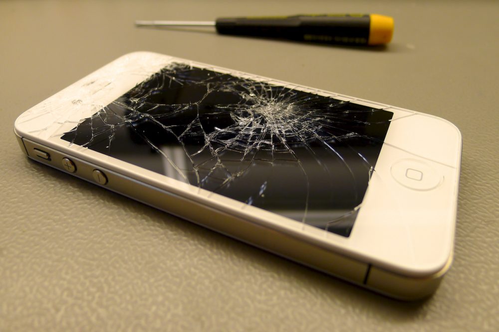 iPhone 4S kijelzőcsere, kijelző javítás, iphone 4s service Budapest