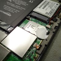 A 3G-s változatban egy SIM kártya is helyet kapott