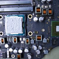 A processzorokat újrakentük friss hőpasztával – iMac karbantartás 3.