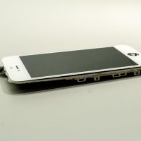 Utángyártott iPhone 5s kijelző, avagy miért fontosak a gyári apple alkatrészek