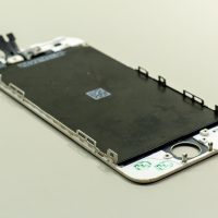 Utángyártott iPhone 5 kijelző, avagy miért fontosak a gyári apple alkatrészek