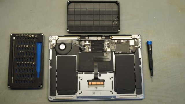 Retina MacBook Air belülről