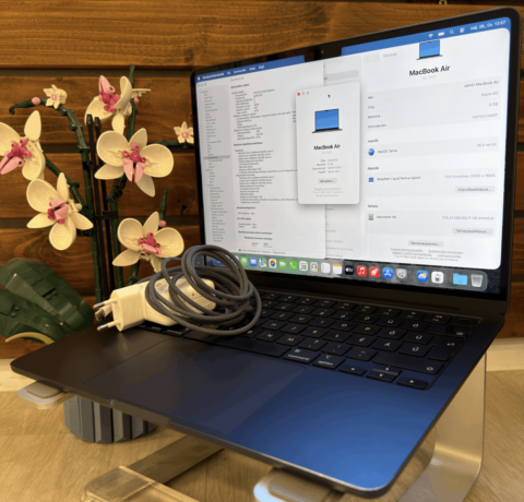 MacBook Air 13" M2 2022 8GB/256SSD éjfekete
